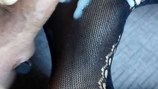 Zalio Stopala – cum on her feet